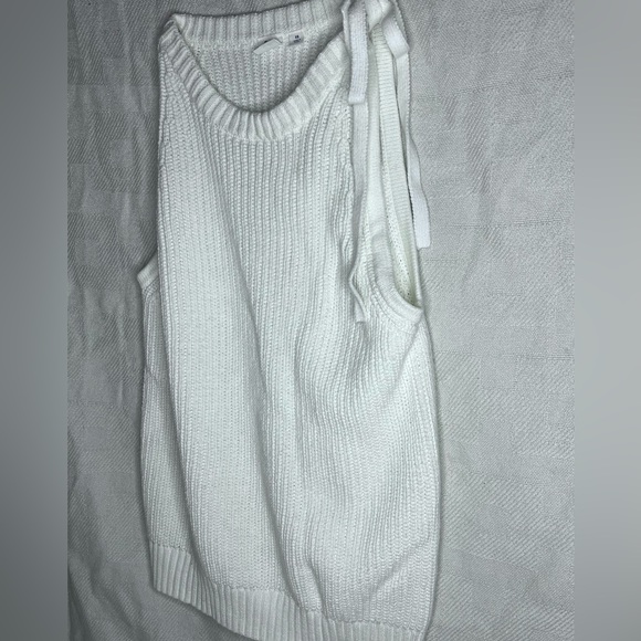 NWOT White GAP Sweater Vest/Tank Top - Picture 2 of 3